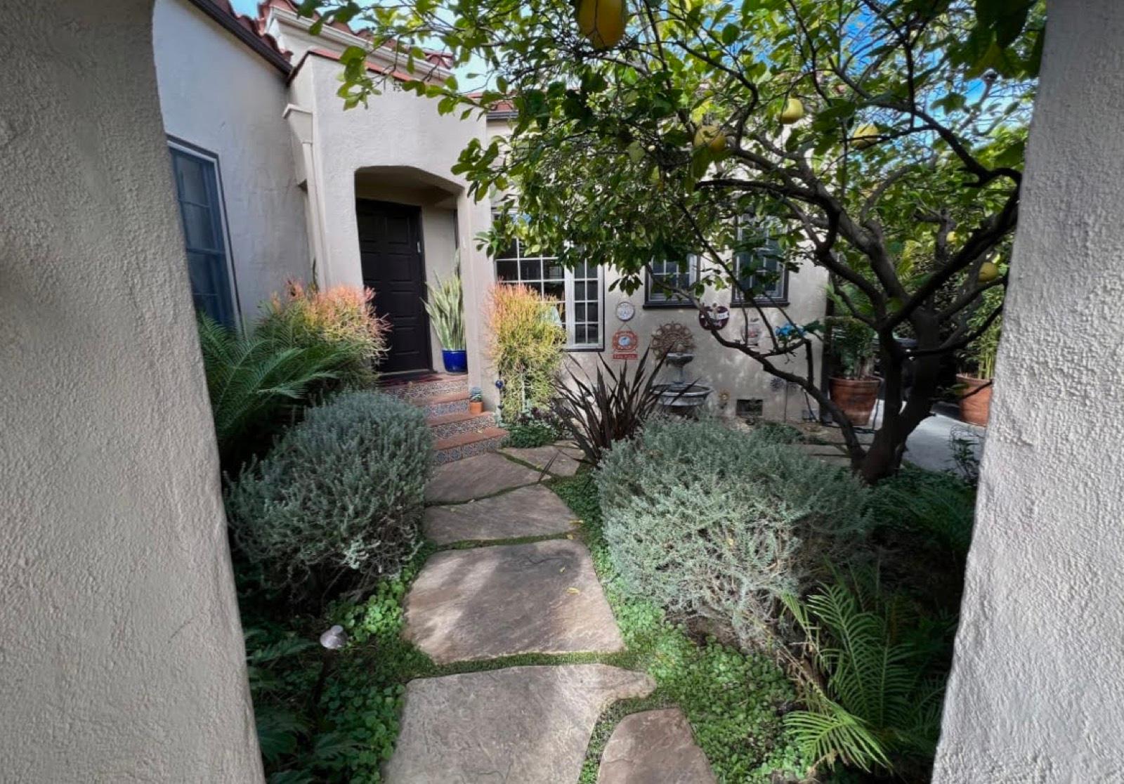 SR's Spanish Bungalow Charmer — photo 4