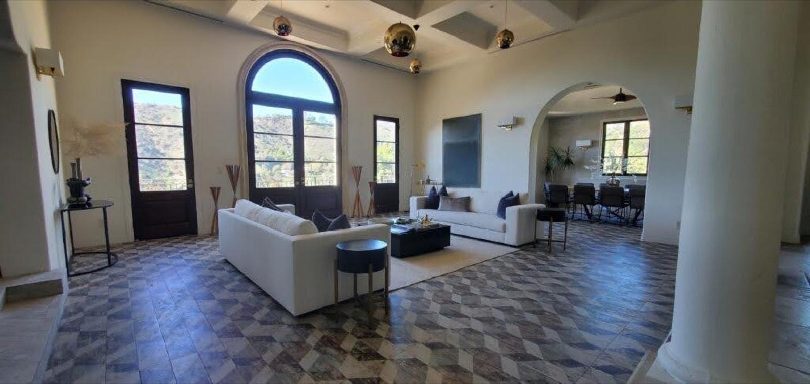 SR's Hollywood view House — photo 7