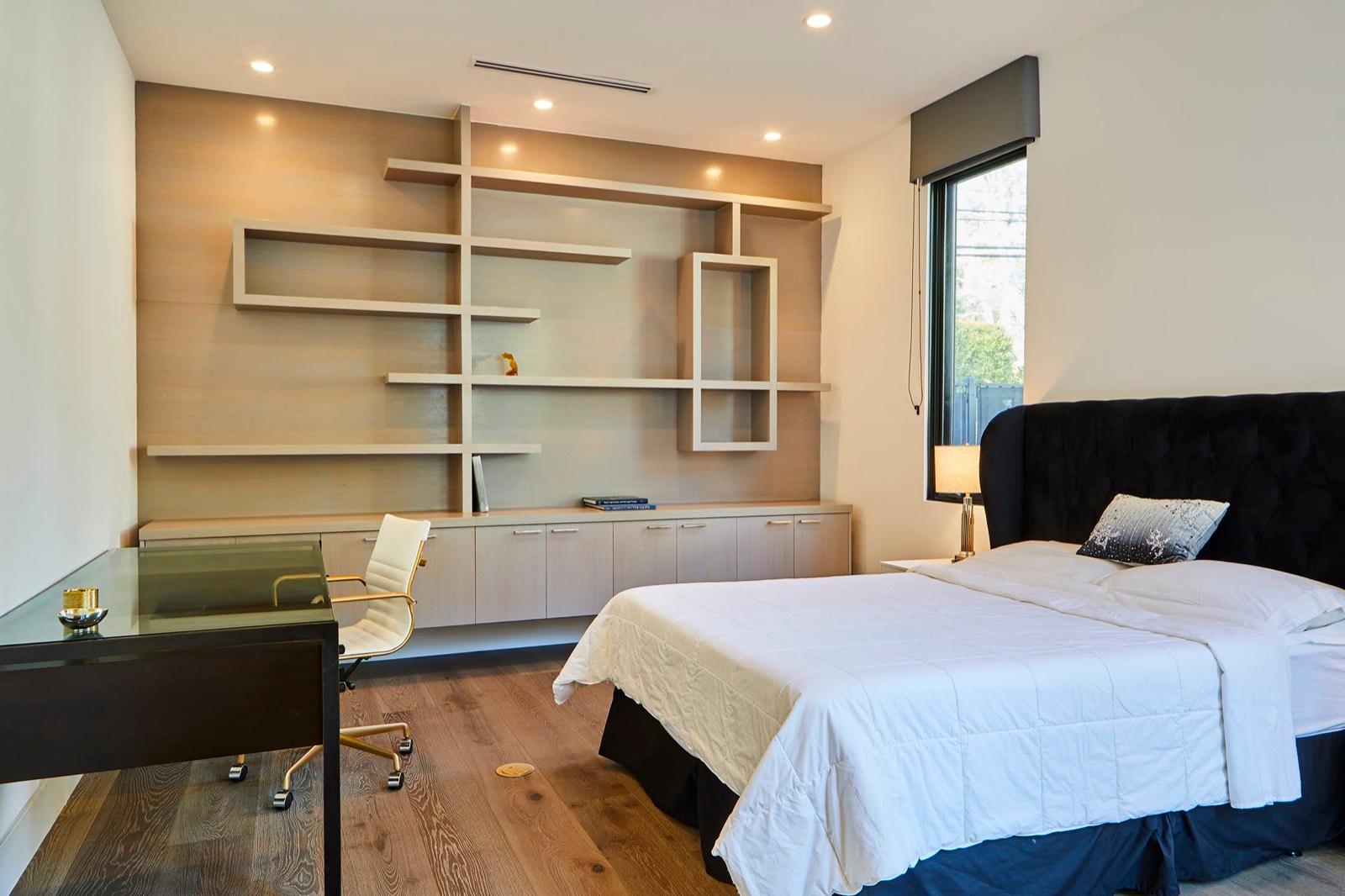 S's Brentwood House — photo 3