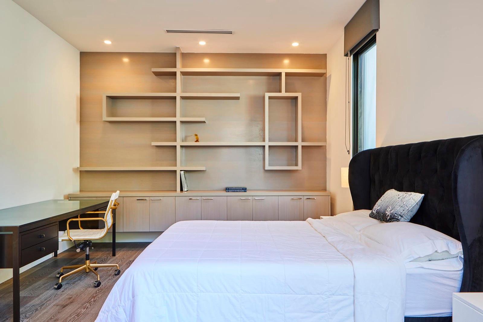 S's Brentwood House — photo 6
