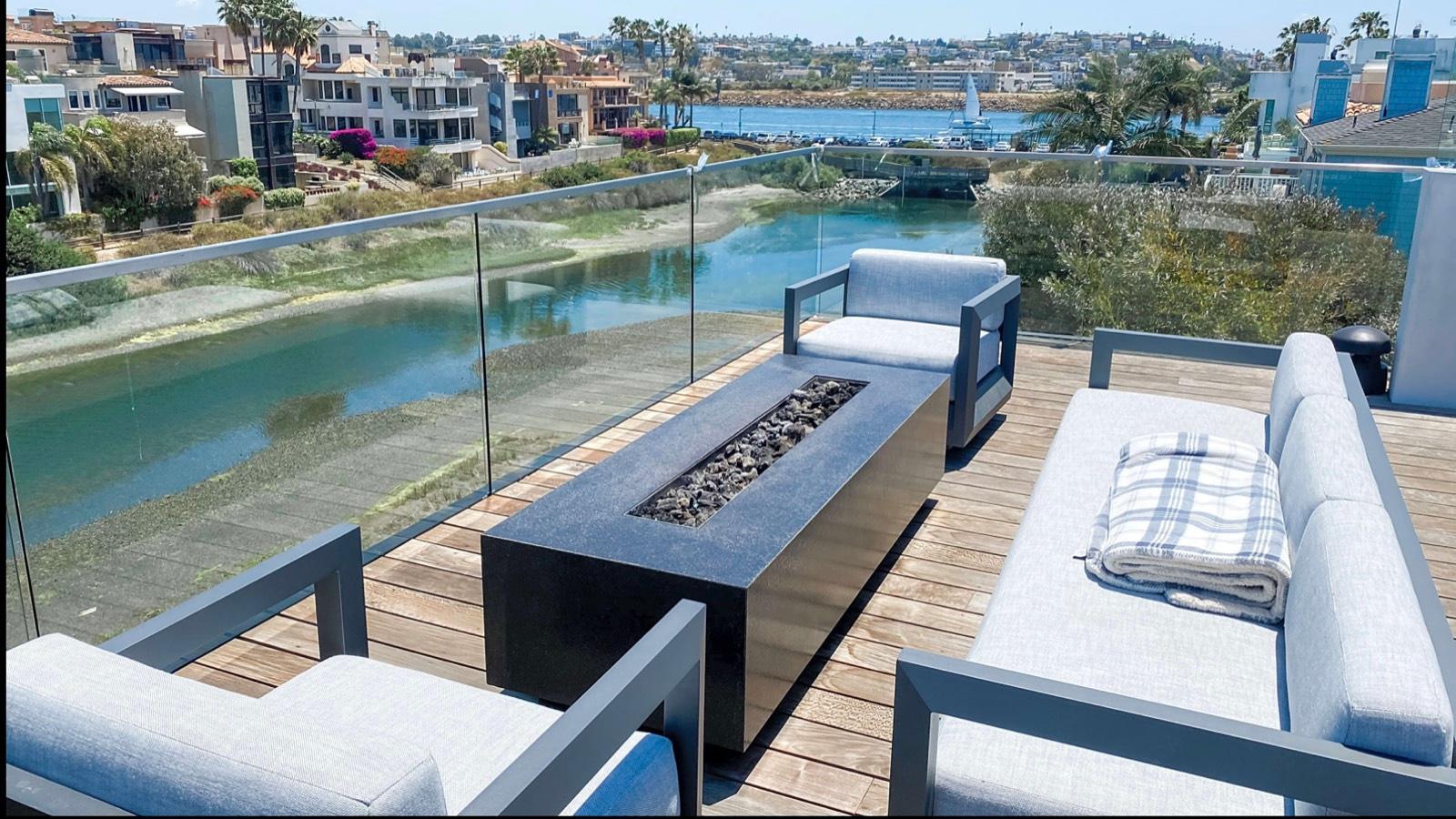 S's Modern Marina View Home — photo 2