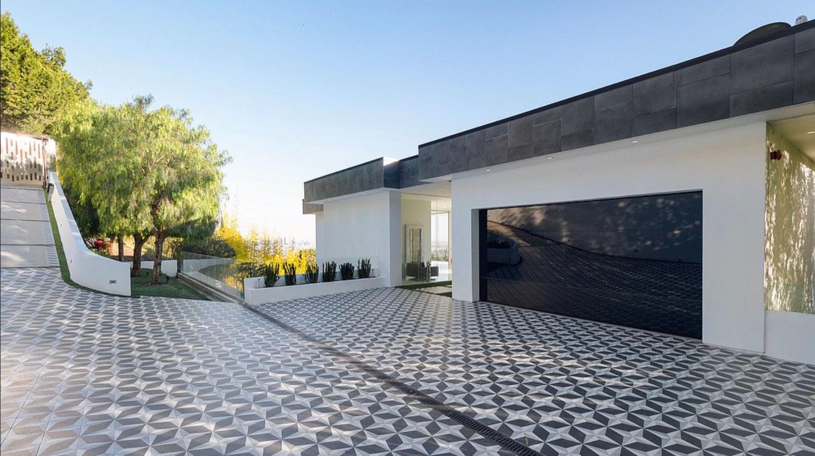 S's Mulholland Drive Modern Beauty — photo 2