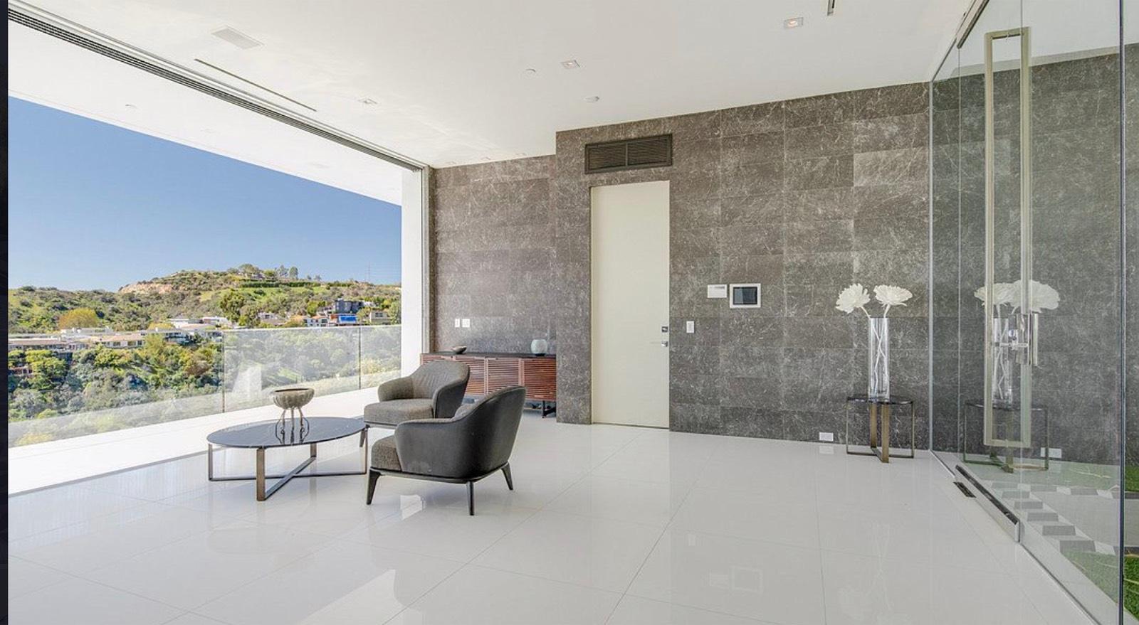 S's Mulholland Drive Modern Beauty — photo 5