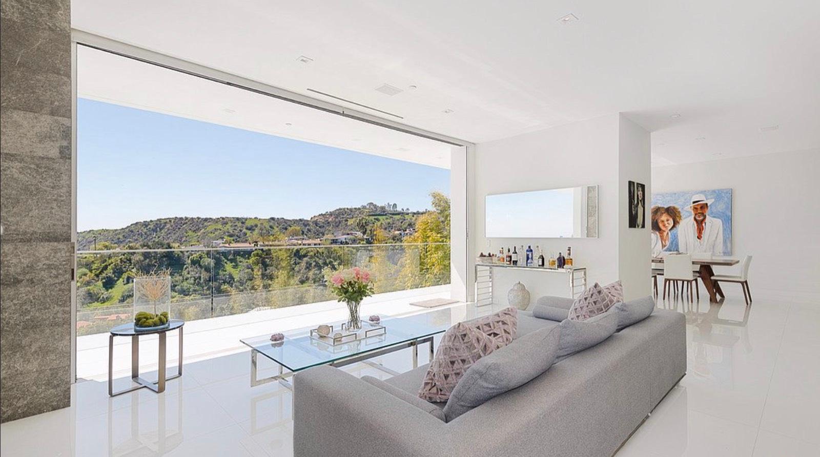 S's Mulholland Drive Modern Beauty — photo 9