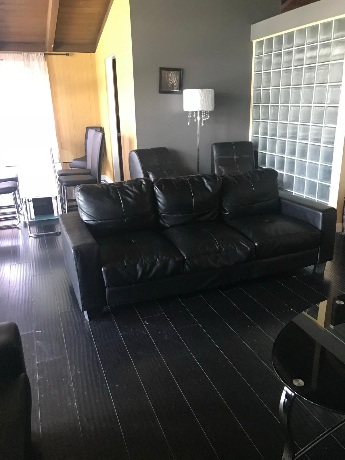 S's Reseda Home — photo 3
