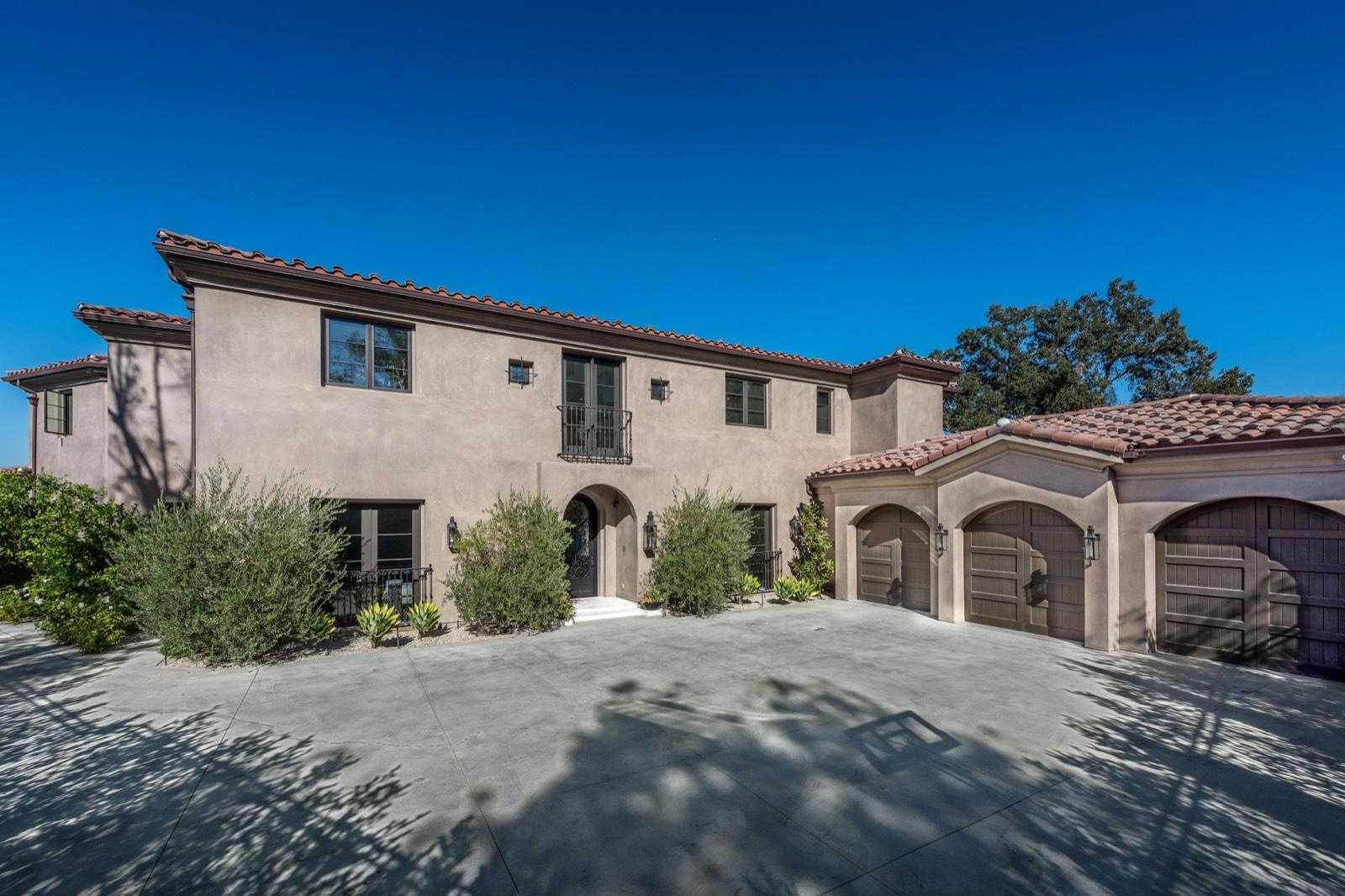 S's Sherman Oaks — photo 1