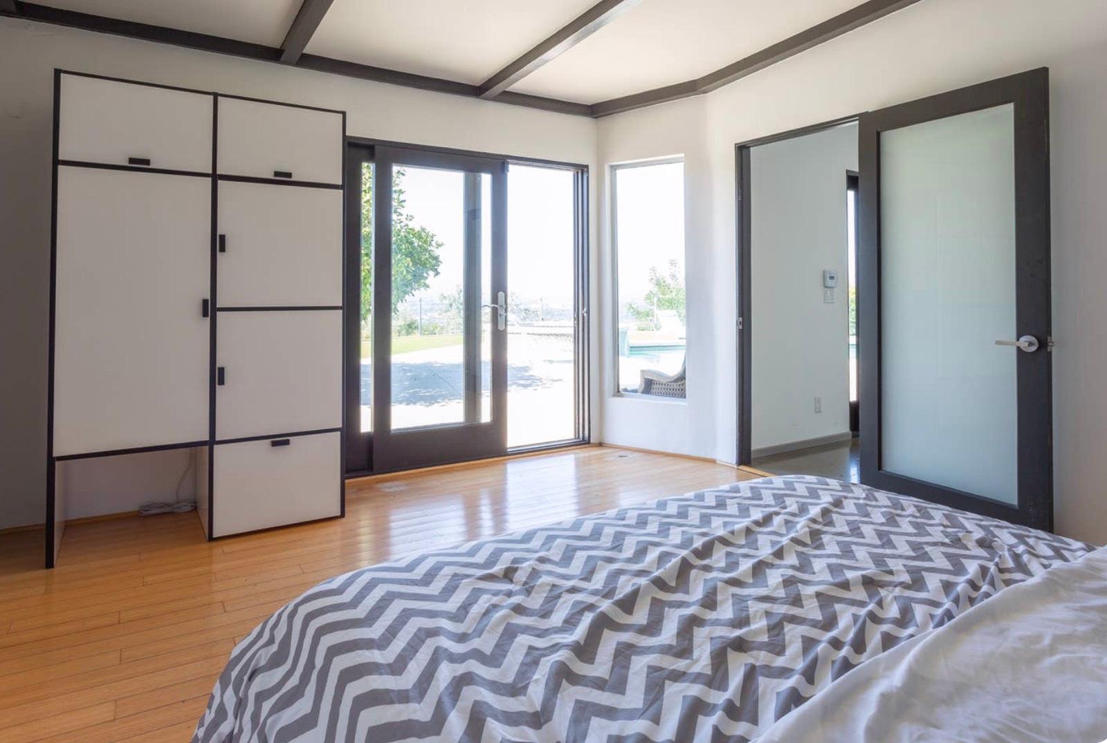 S's Sherman Oaks View House — photo 8