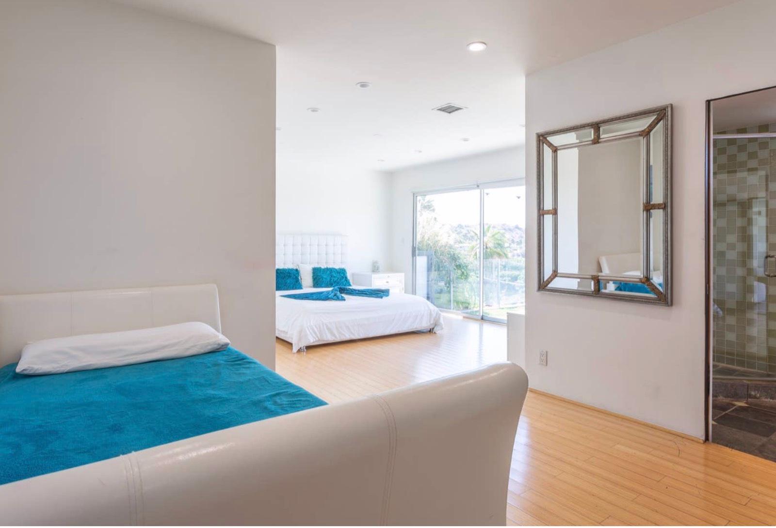 S's Sherman Oaks View House — photo 10