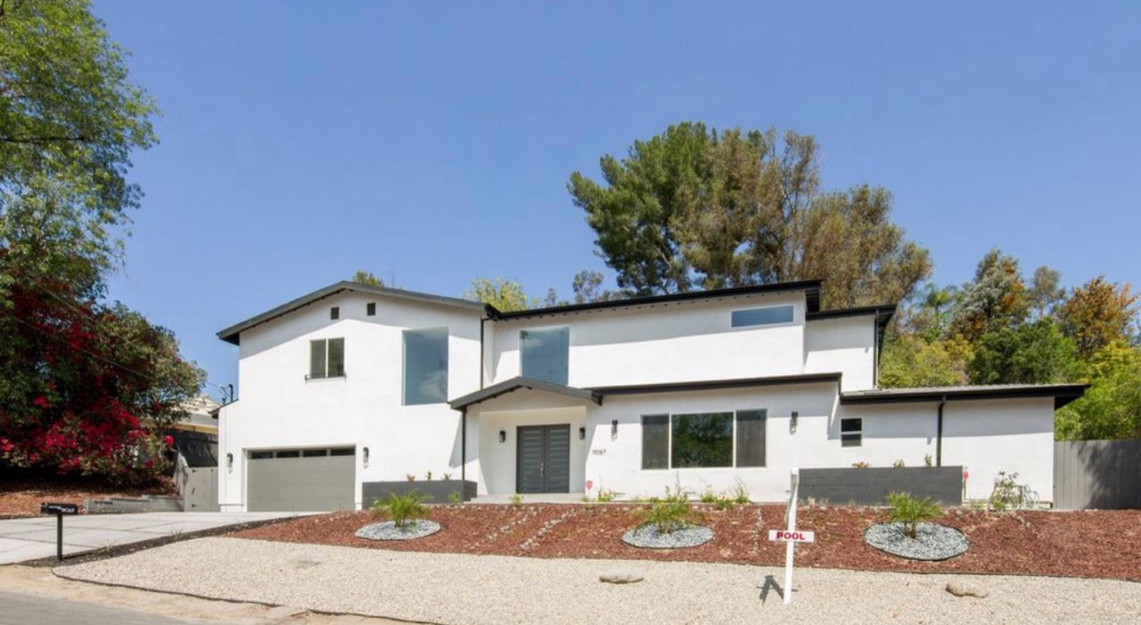 S's Tarzana California Modern Home — photo 1