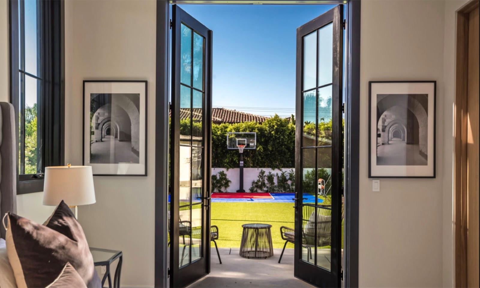 S's Tarzana Home — photo 12