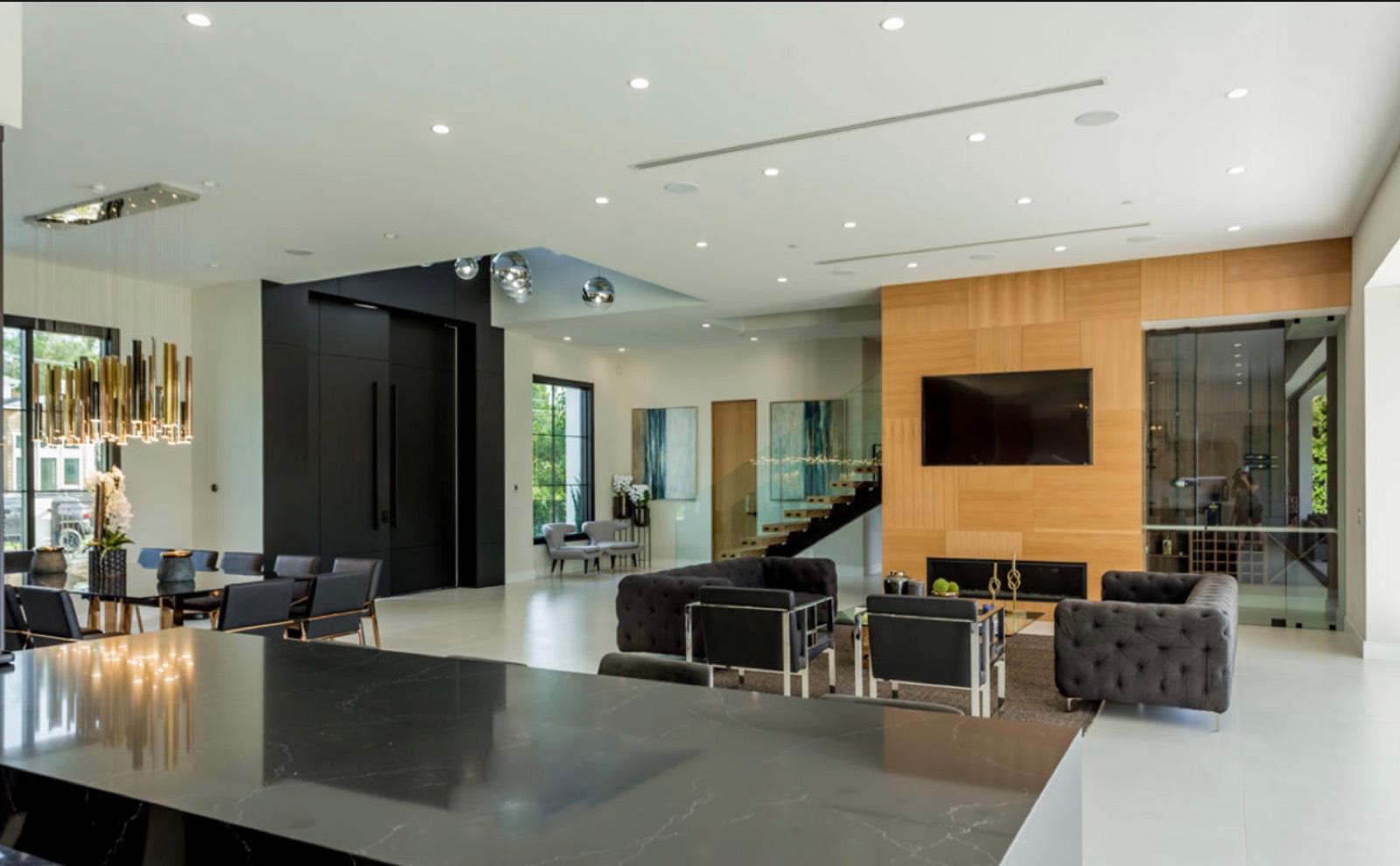 S's Tarzana Home — photo 4