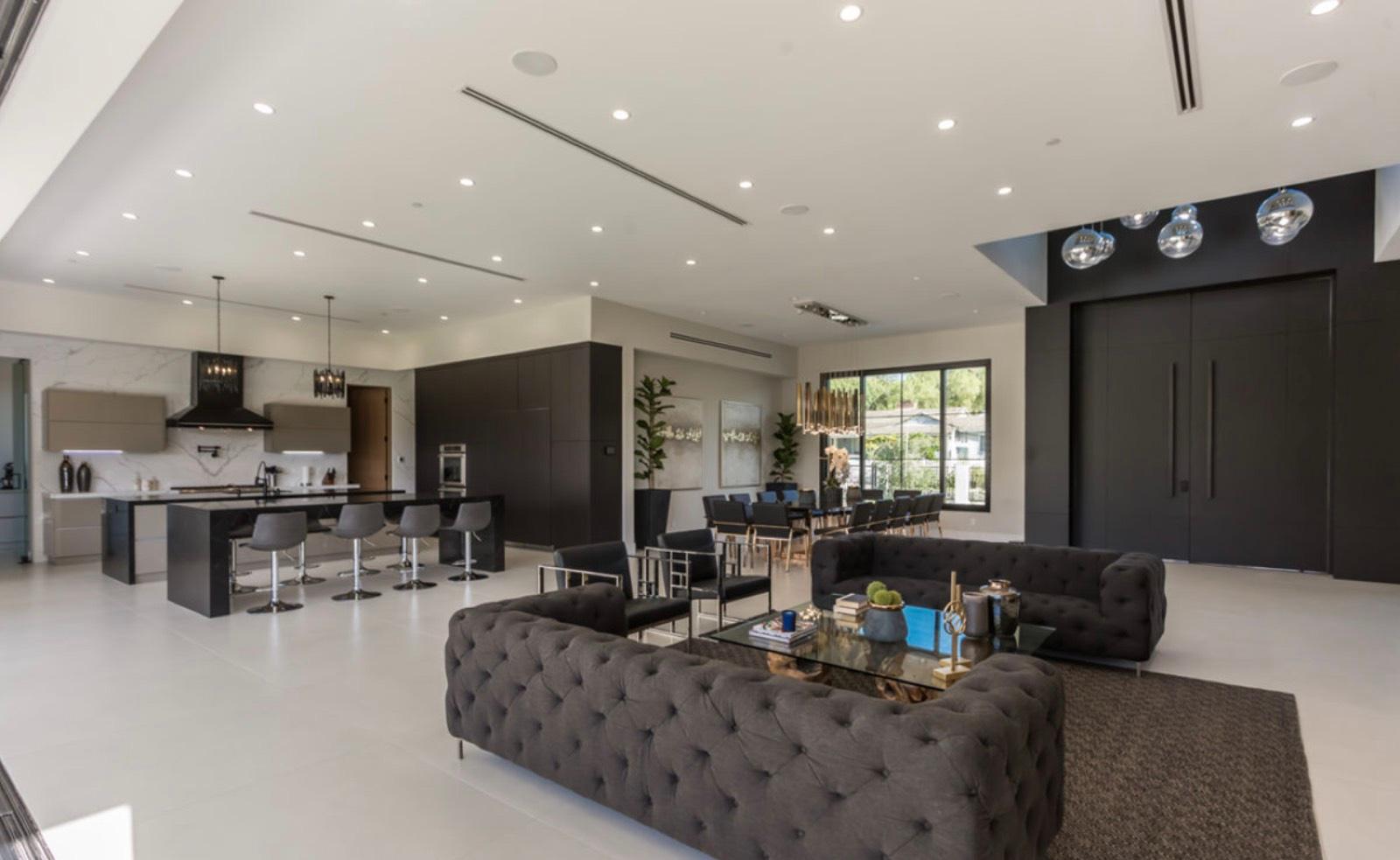 S's Tarzana Home — photo 5