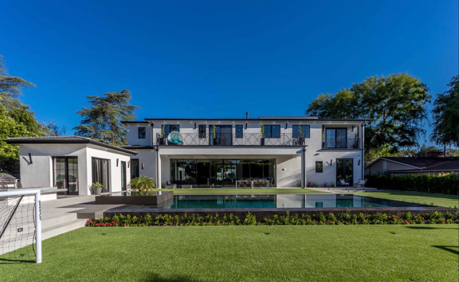 S's Tarzana Home — photo 8