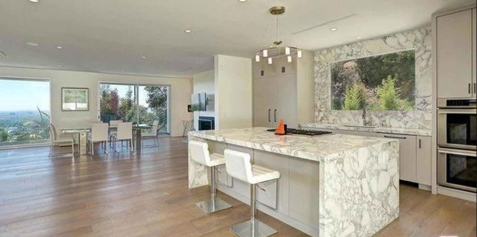 Stanley Ave White Modern — photo 1