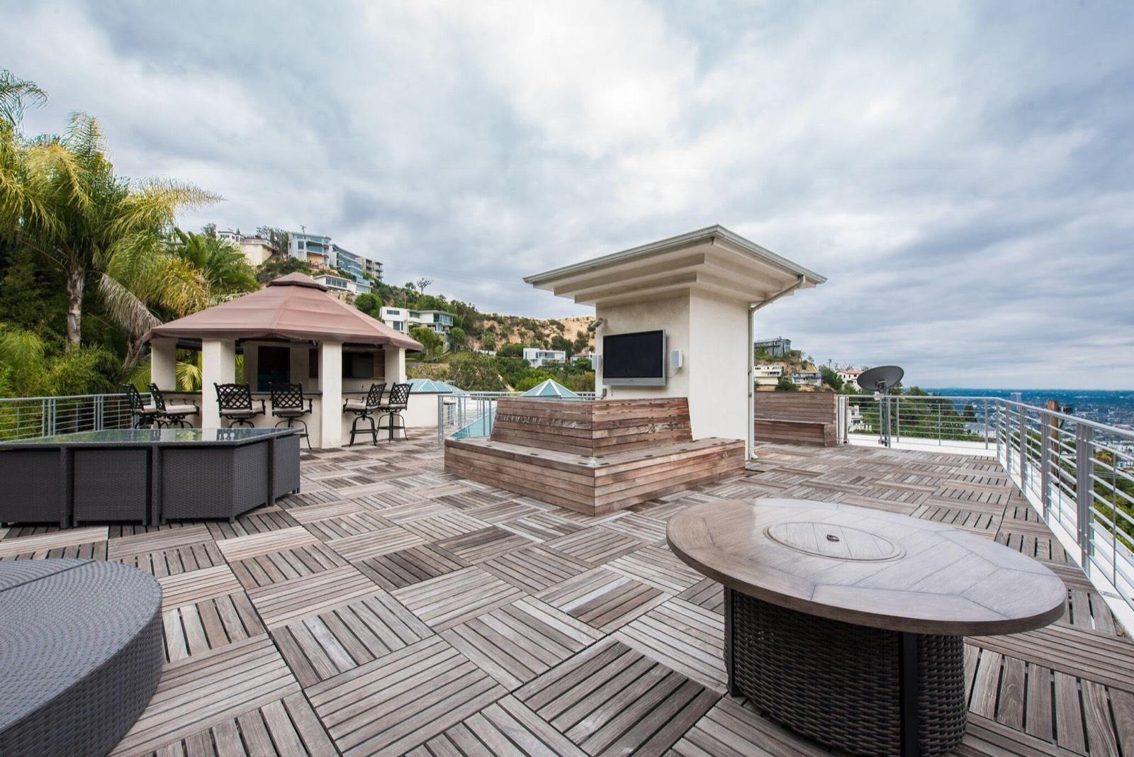 Sunset Plaza Chateau — photo 12