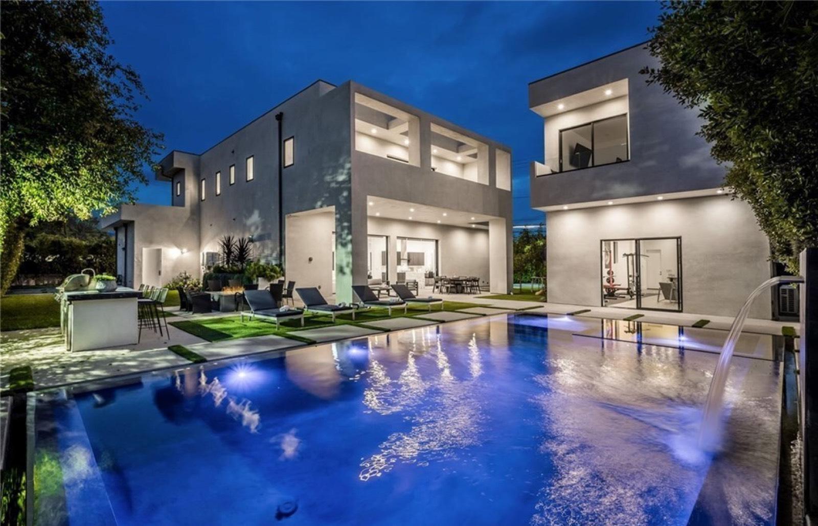 SW's Modern BOXY HOME — photo 11