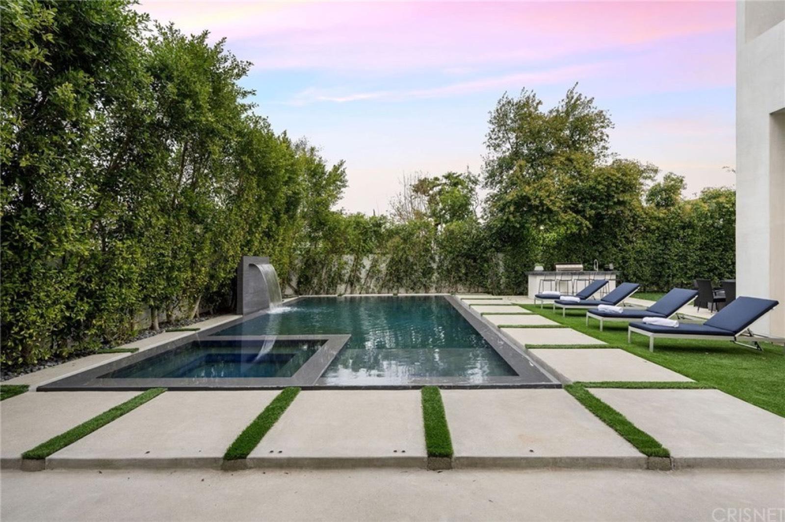 SW's Modern BOXY HOME — photo 12