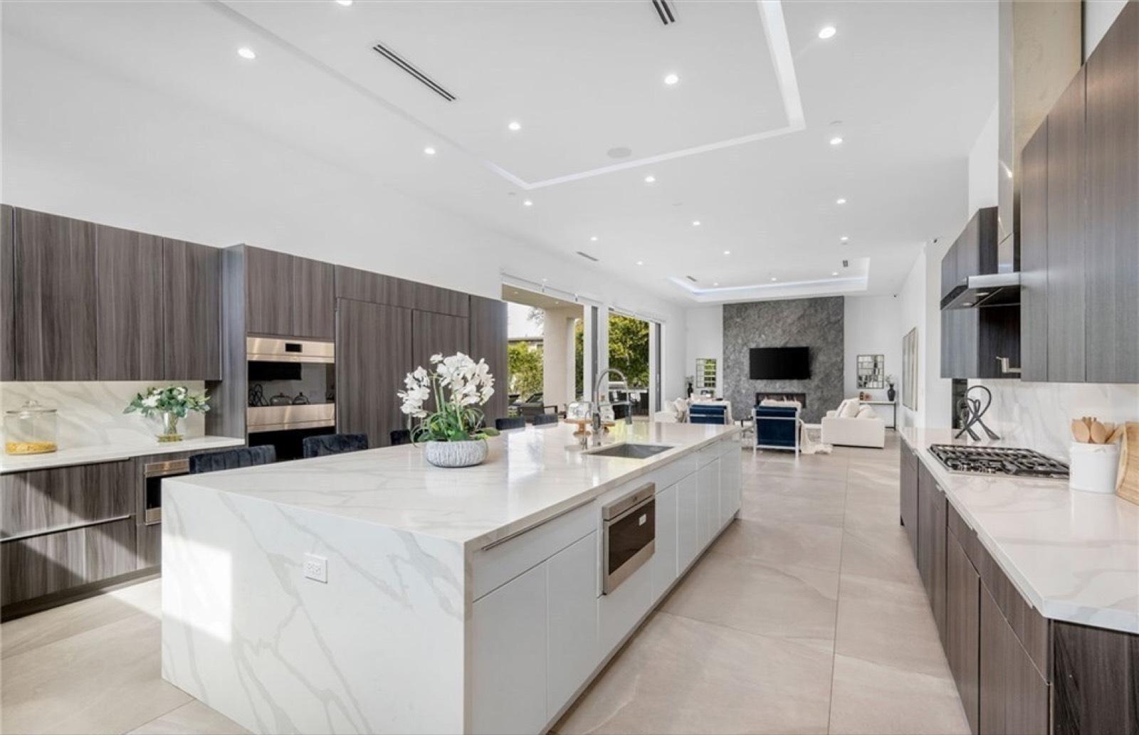 SW's Modern BOXY HOME — photo 3