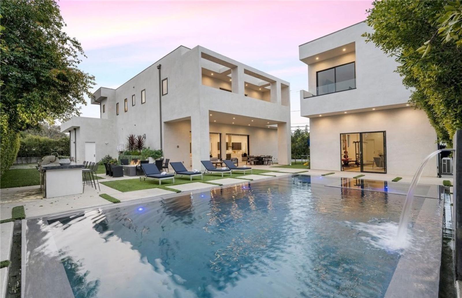 SW's Modern BOXY HOME — photo 10