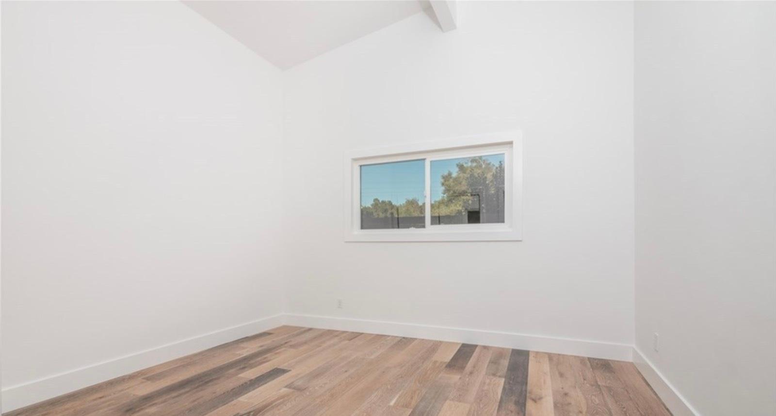 Tarzana Homey Cottage — photo 1