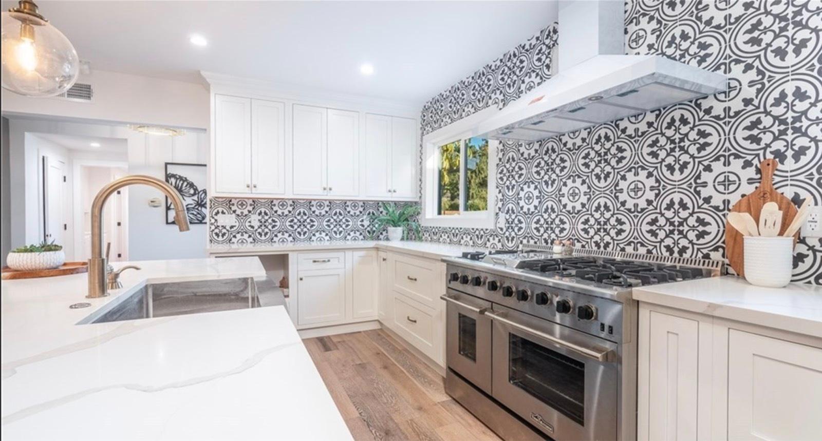 Tarzana Homey Cottage — photo 8