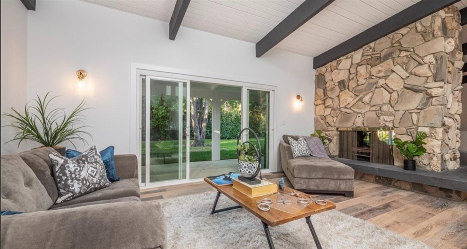 Tarzana Homey Cottage — photo 9