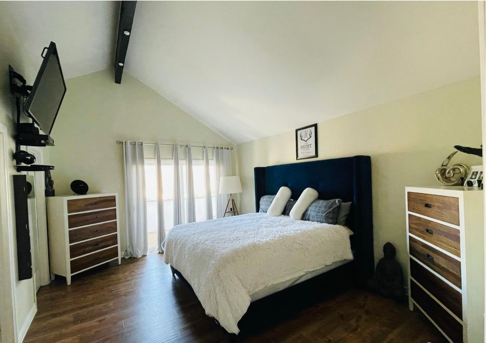 TG S Contemporary Home — photo 12