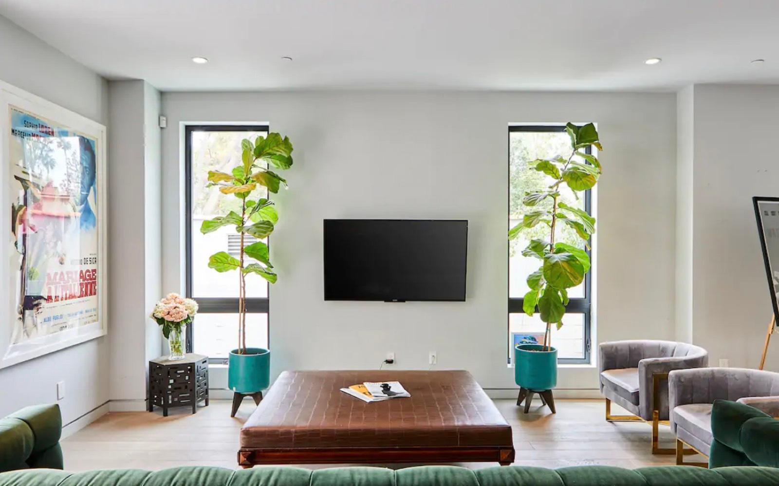 Tropical Modern Home — photo 12