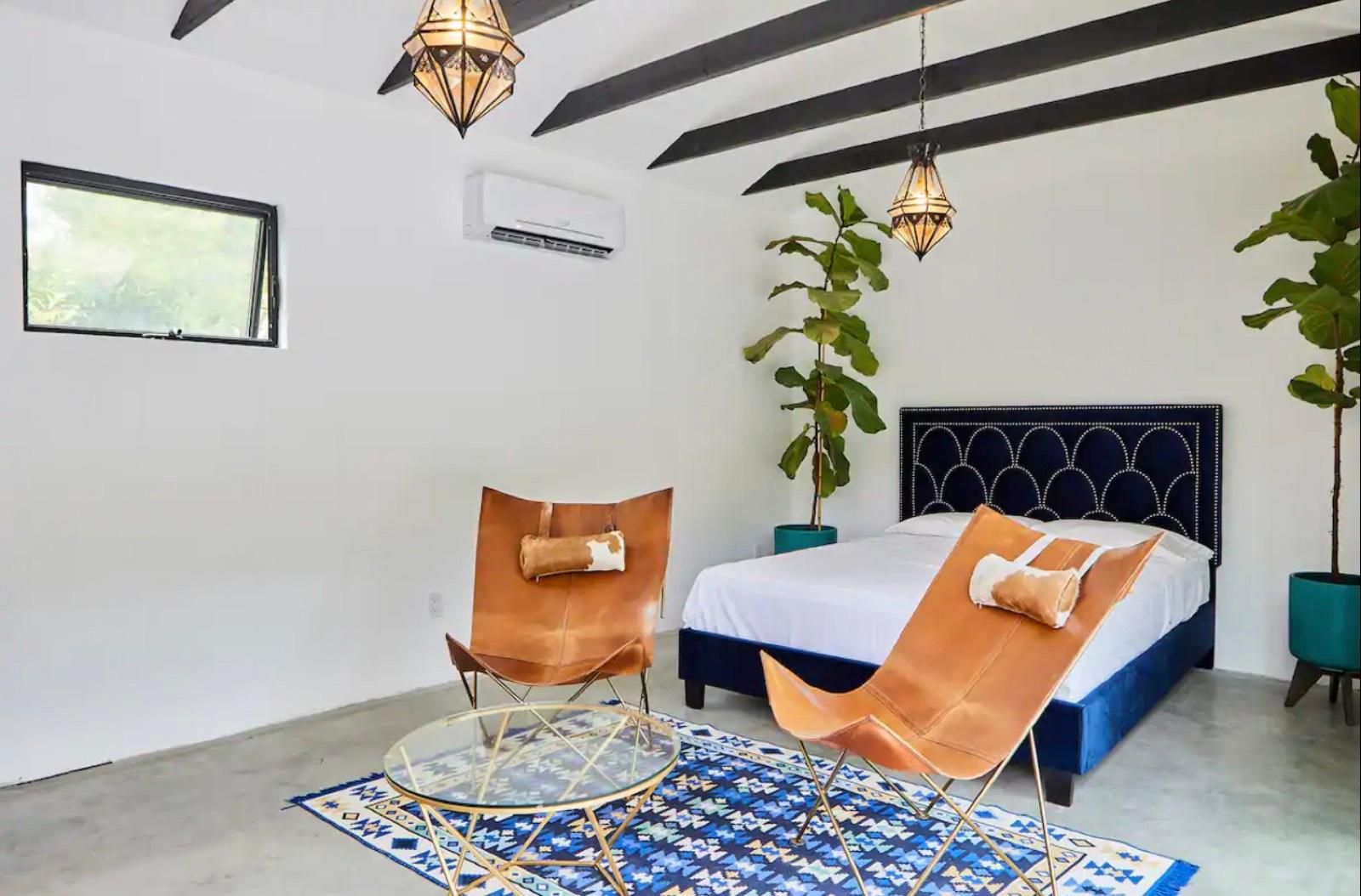 Tropical Modern Home — photo 10