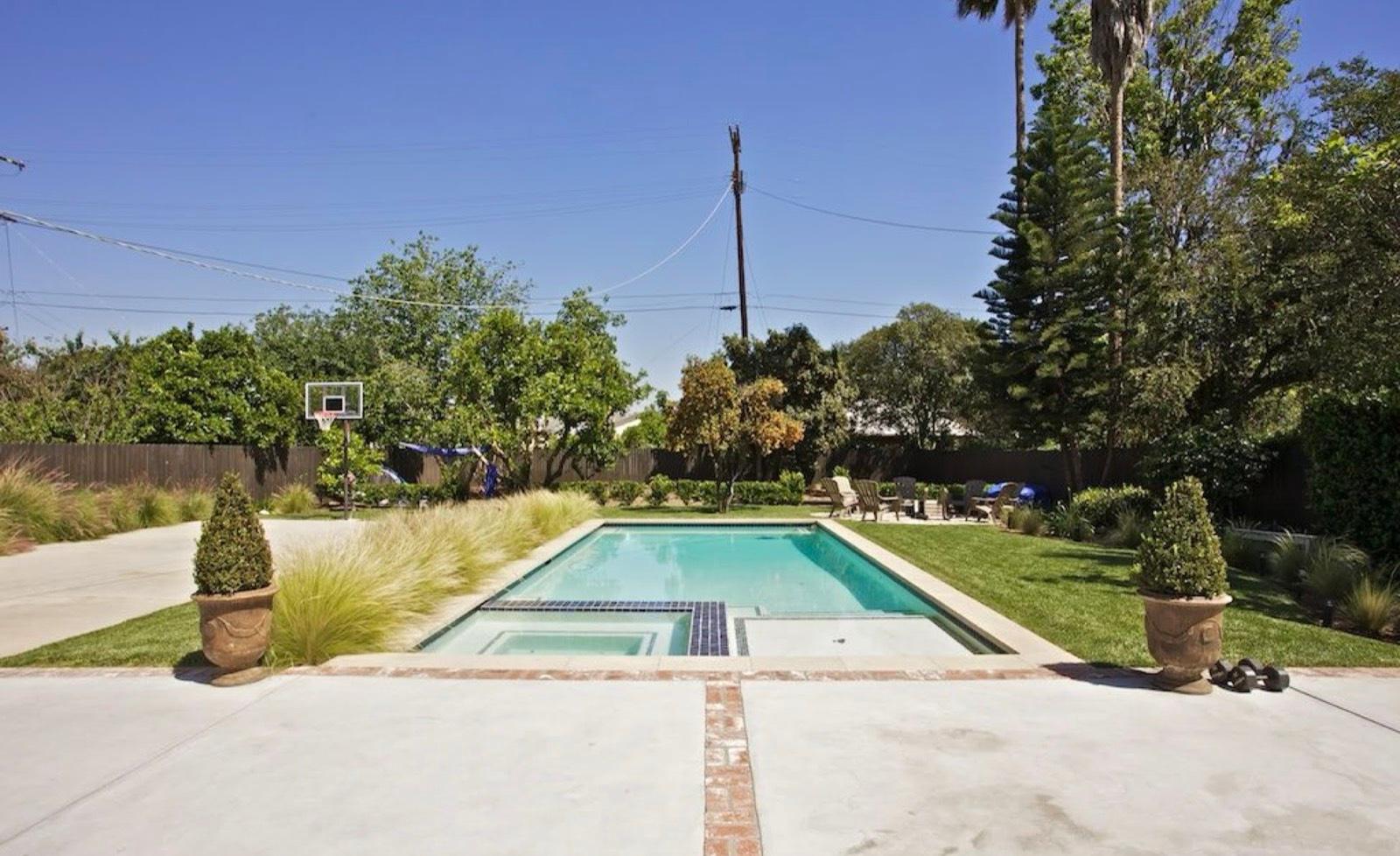 T's Cali Cape Cod Home — photo 3