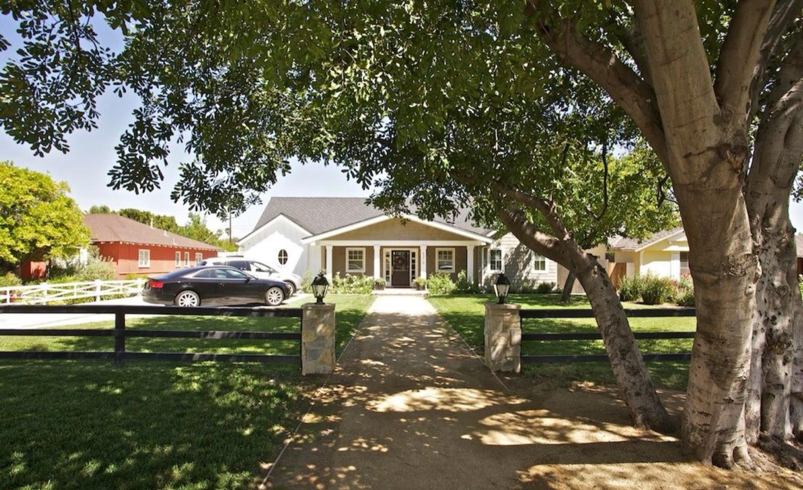 T's Cali Cape Cod Home — photo 4