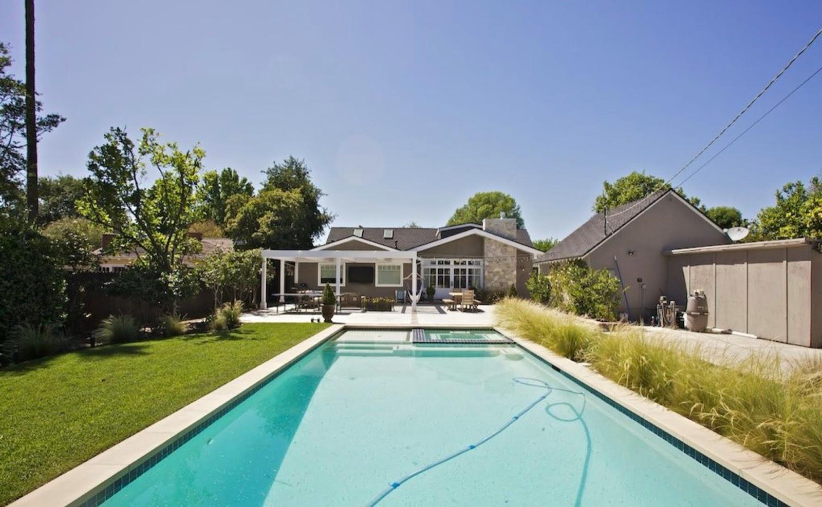 T's Cali Cape Cod Home — photo 8