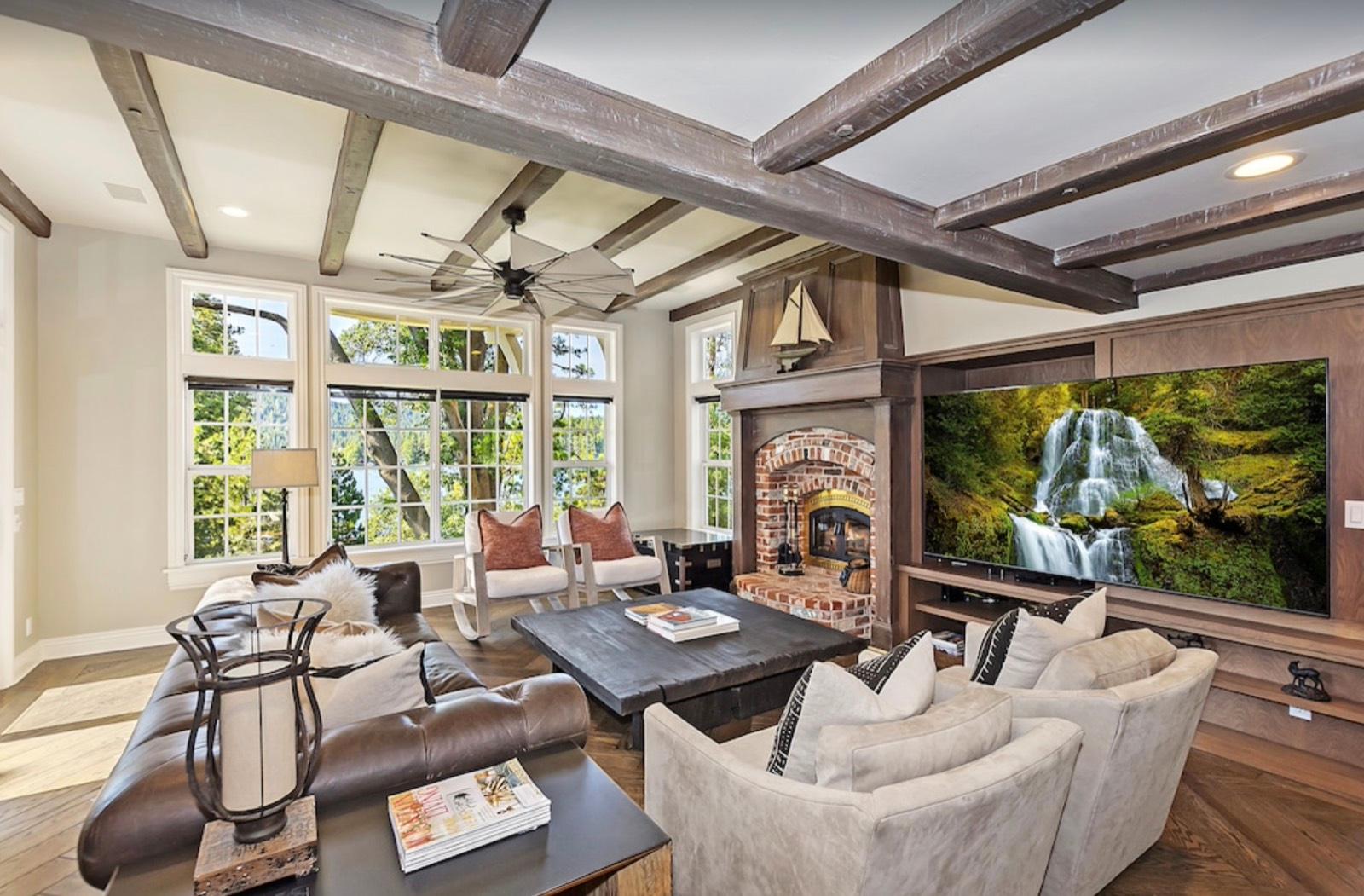 T's Lakefront Mansion — photo 5