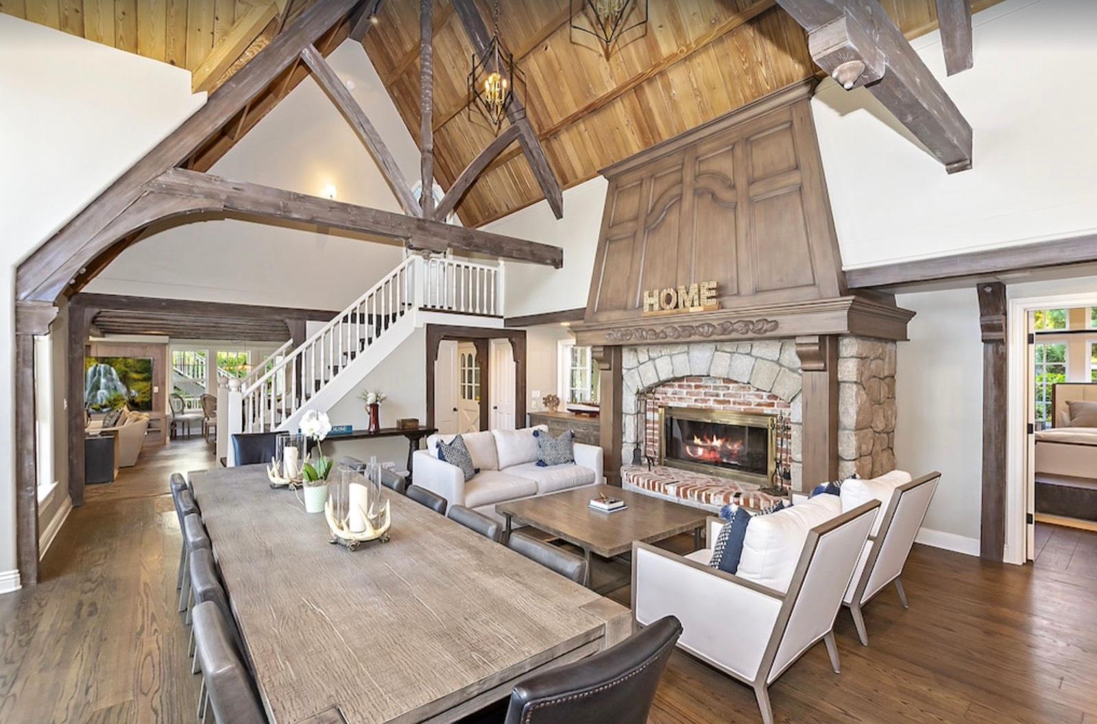 T's Lakefront Mansion — photo 9