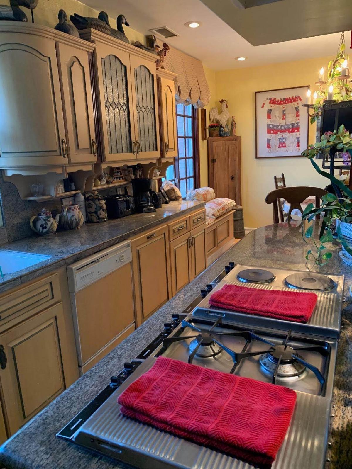 T's Old Style Manor — photo 2