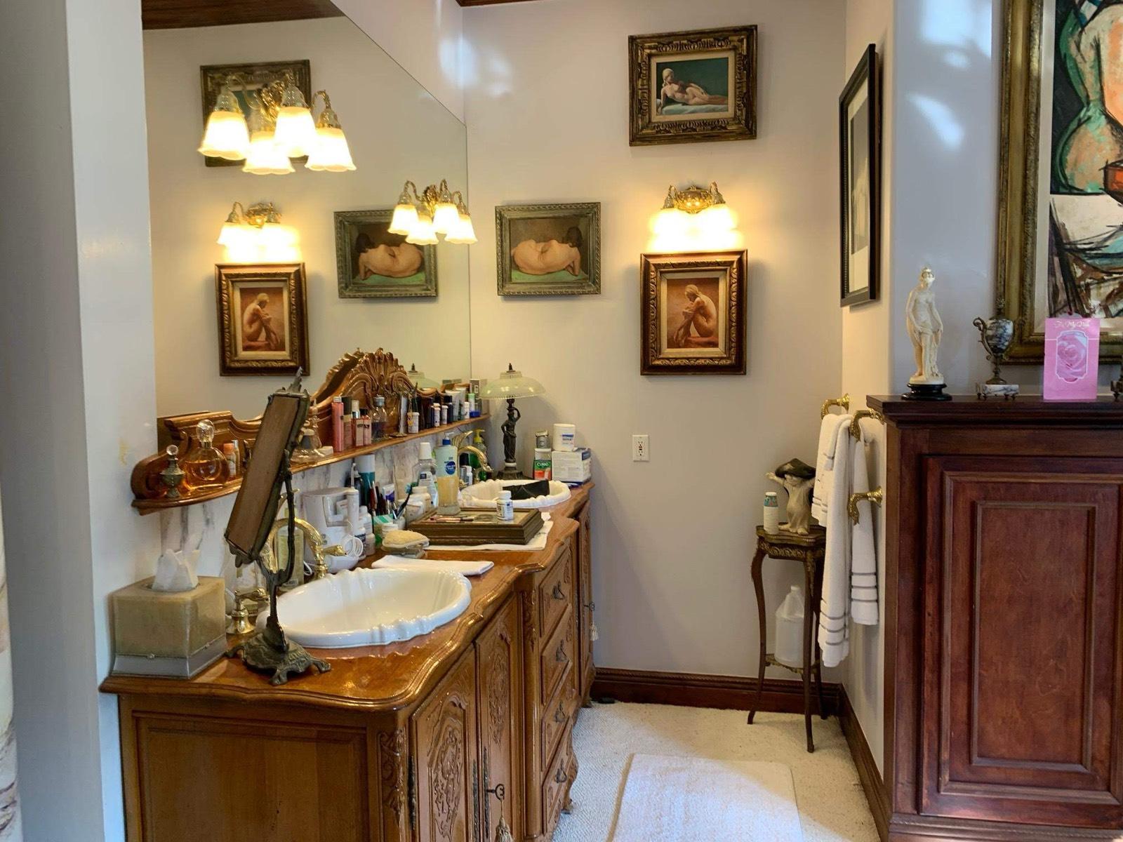 T's Old Style Manor — photo 4