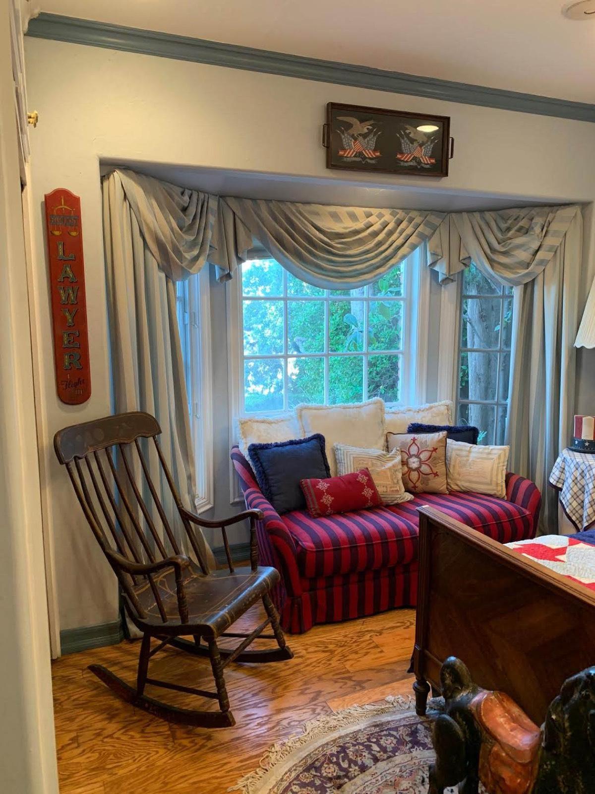 T's Old Style Manor — photo 6