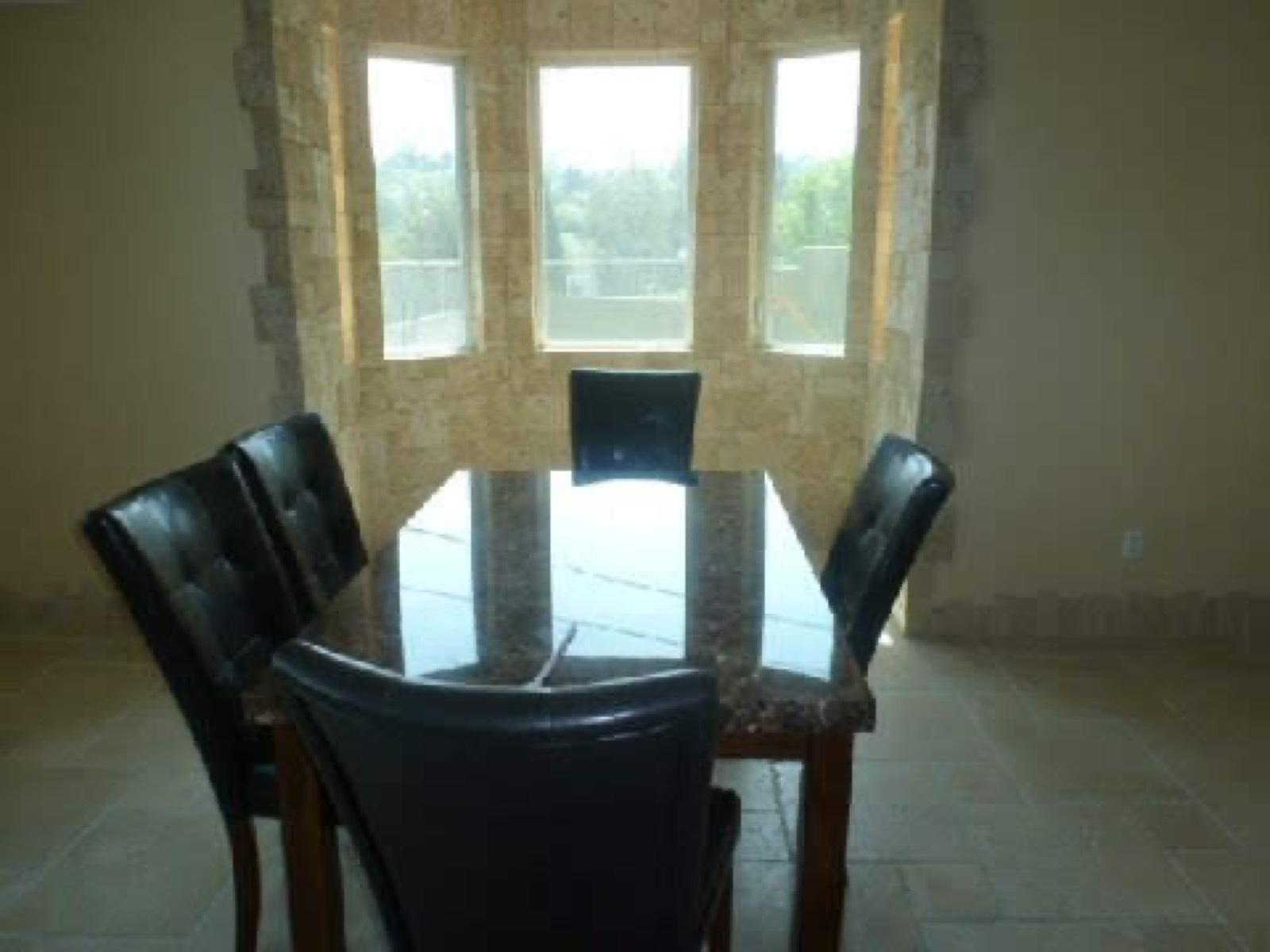 Universal City House — photo 11