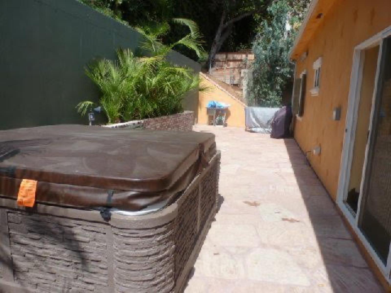 Universal City House — photo 1