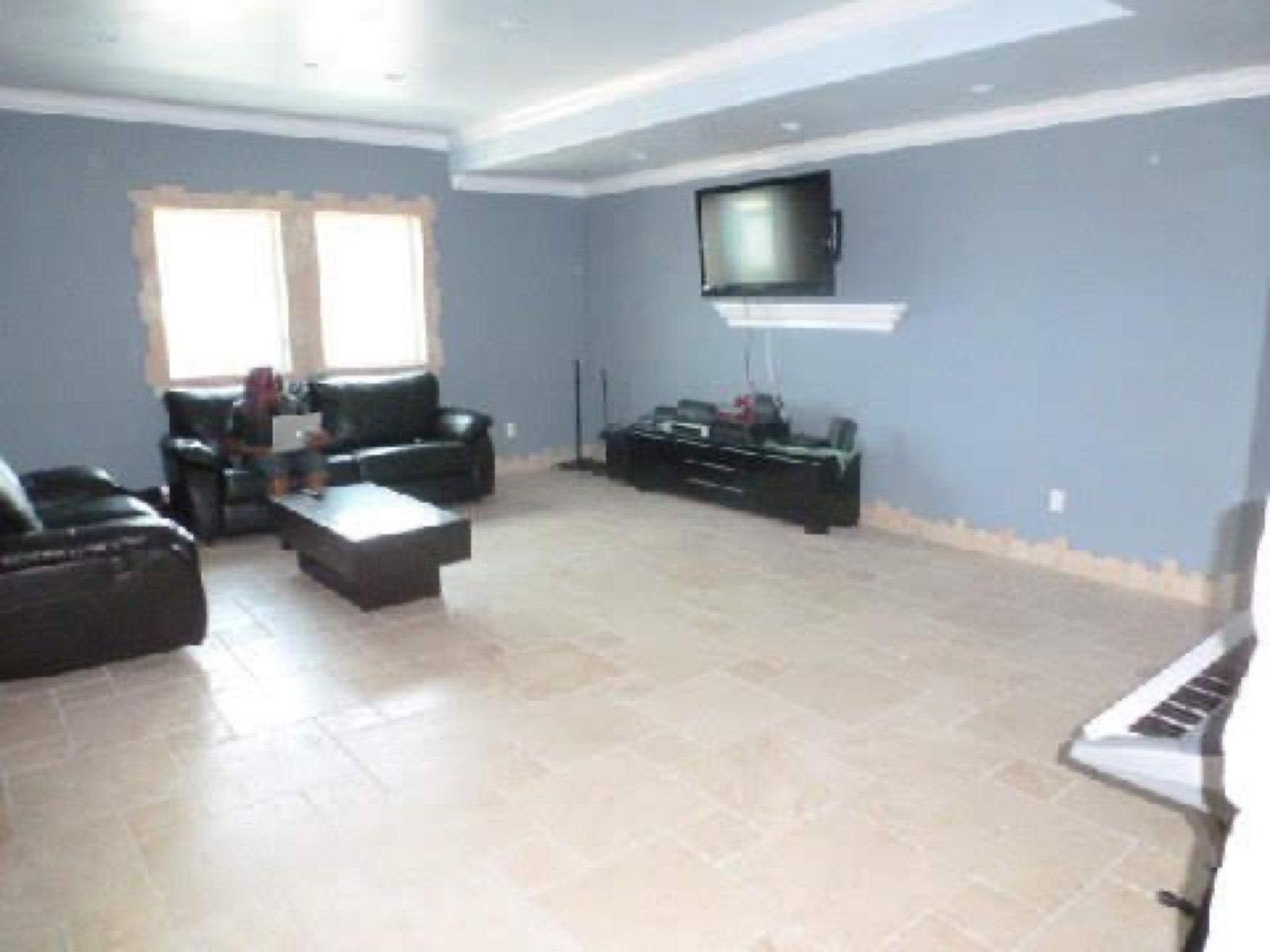 Universal City House — photo 5