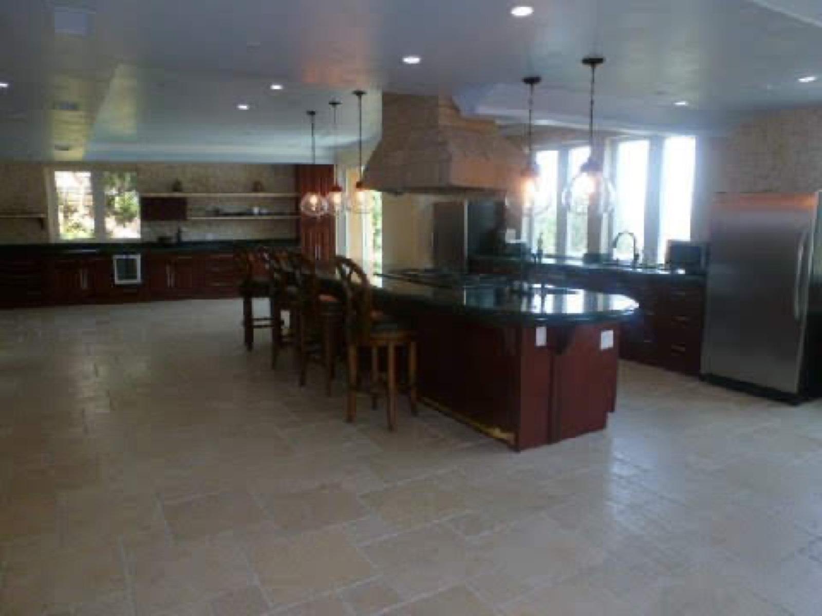 Universal City House — photo 8