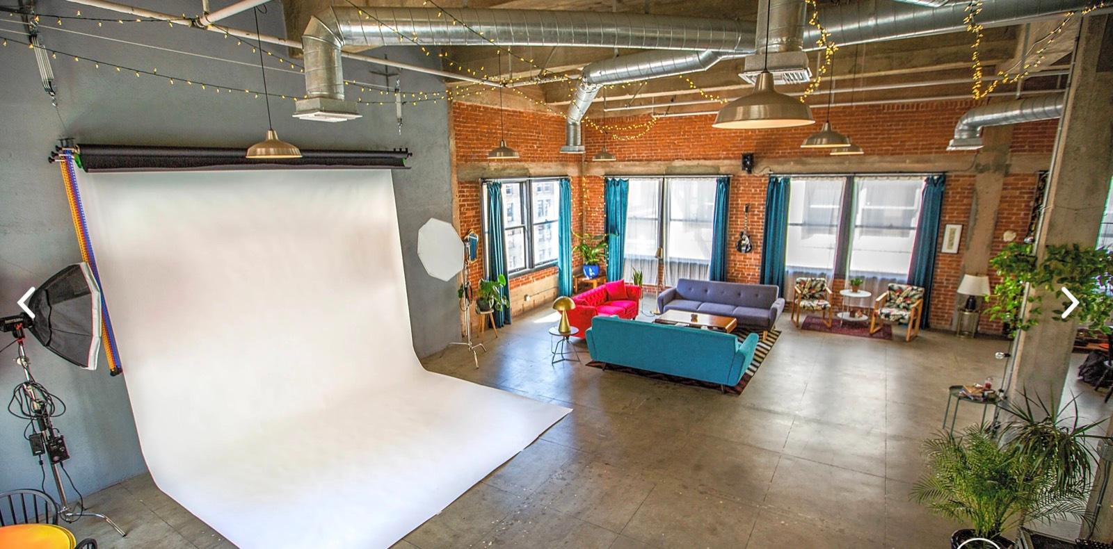 V's Downtown vibe loft — photo 2