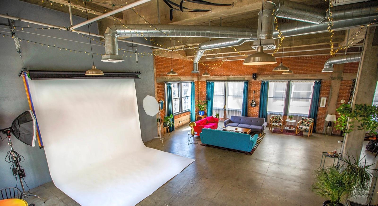 V's Downtown vibe loft — photo 3