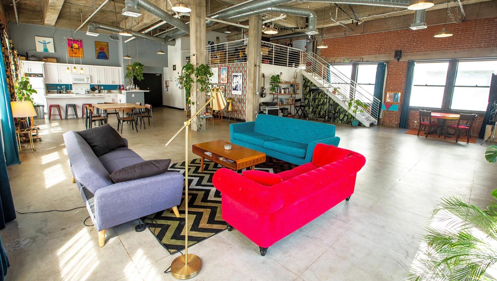 V's Downtown vibe loft — photo 1