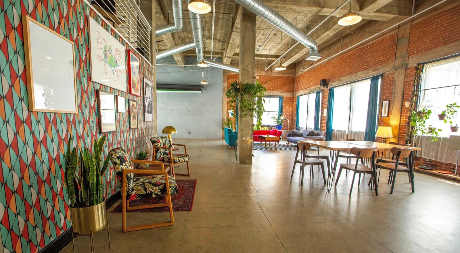 V's Downtown vibe loft — photo 4