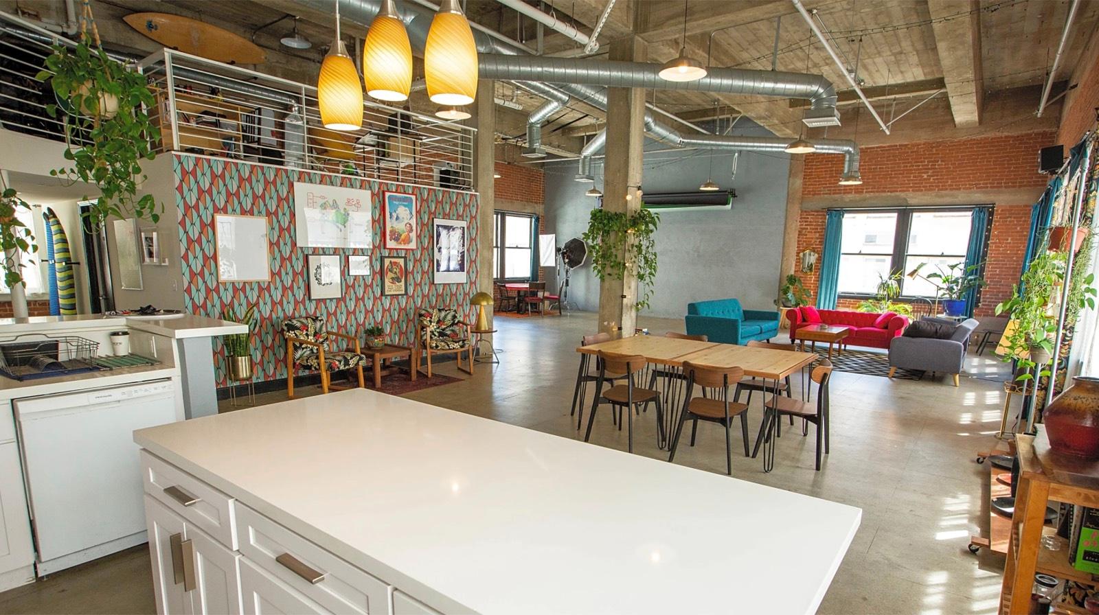 V's Downtown vibe loft — photo 5