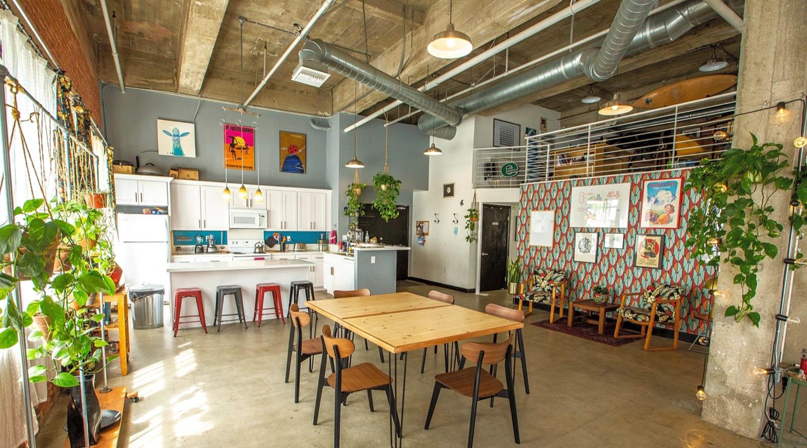 V's Downtown vibe loft — photo 6