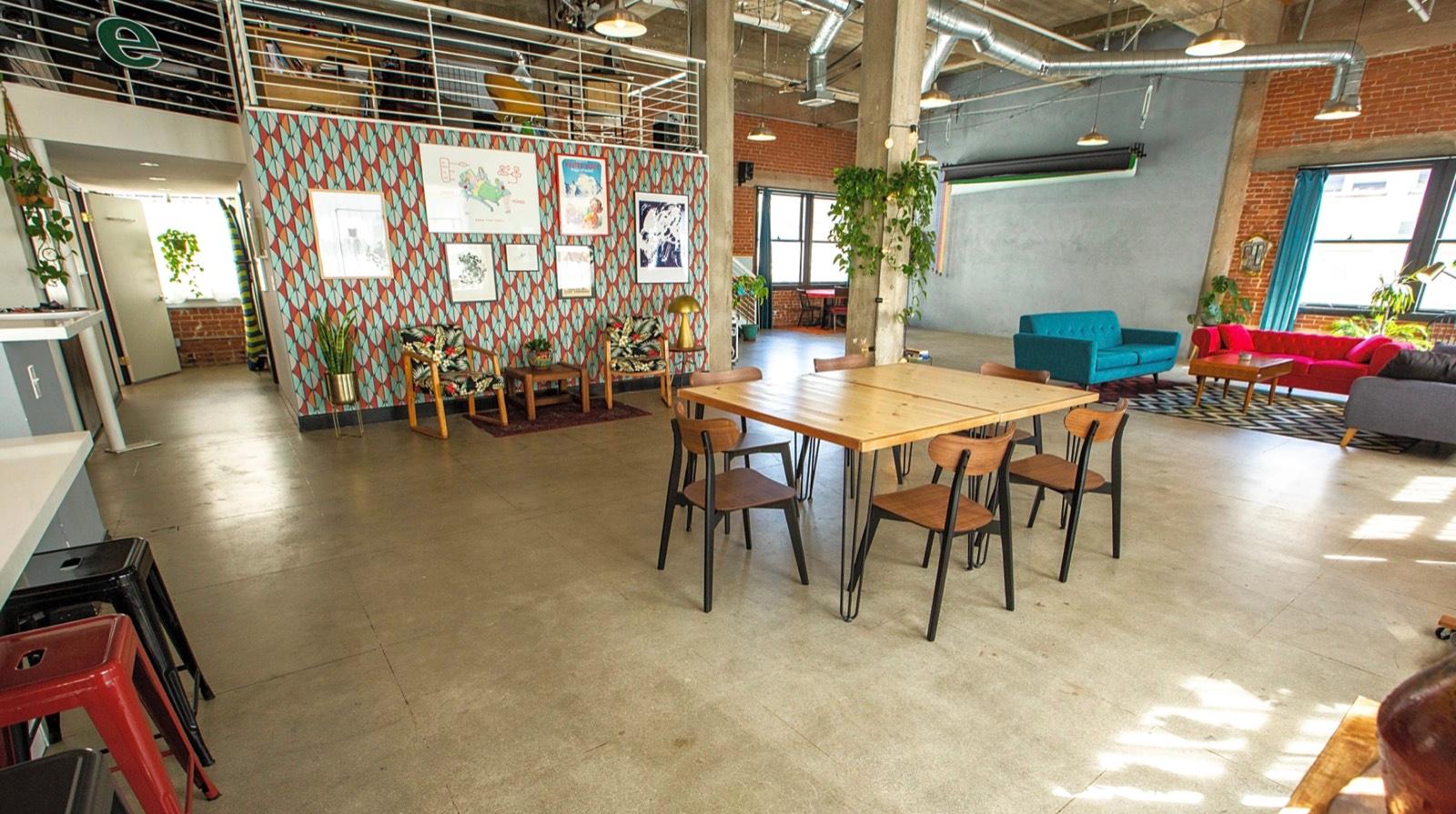 V's Downtown vibe loft — photo 7