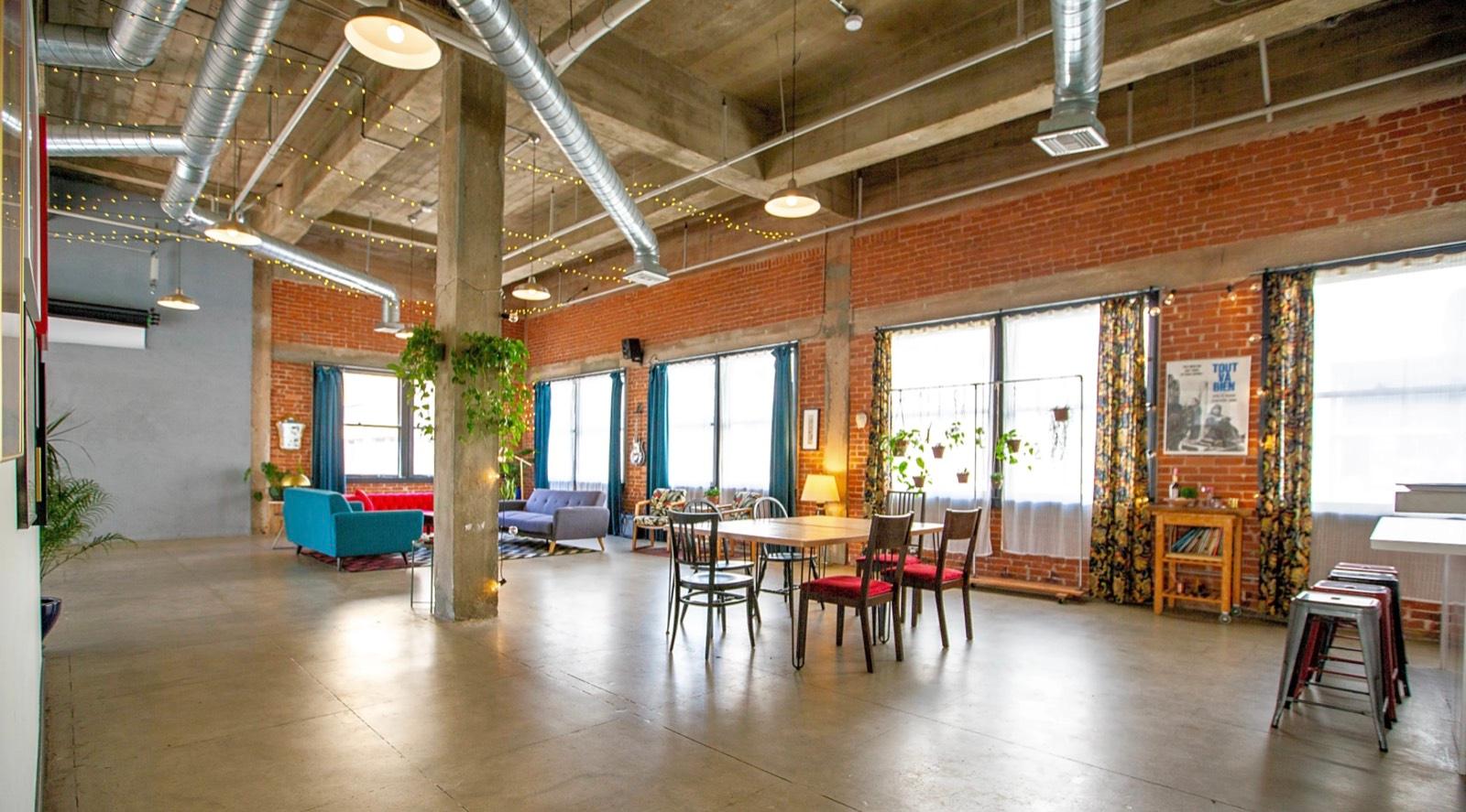 V's Downtown vibe loft — photo 8