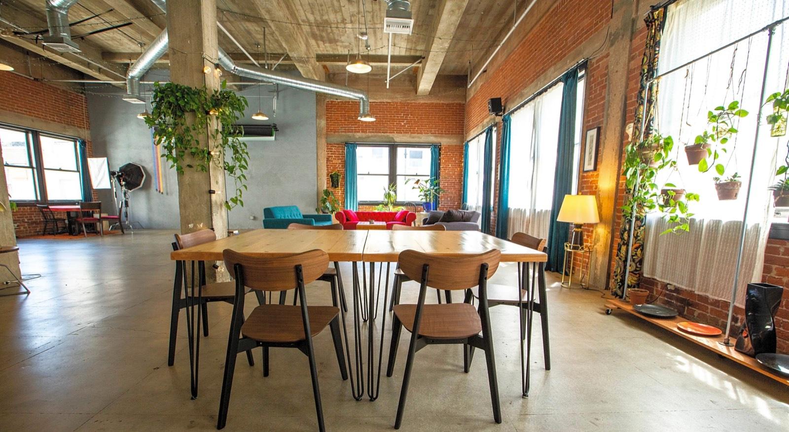 V's Downtown vibe loft — photo 10